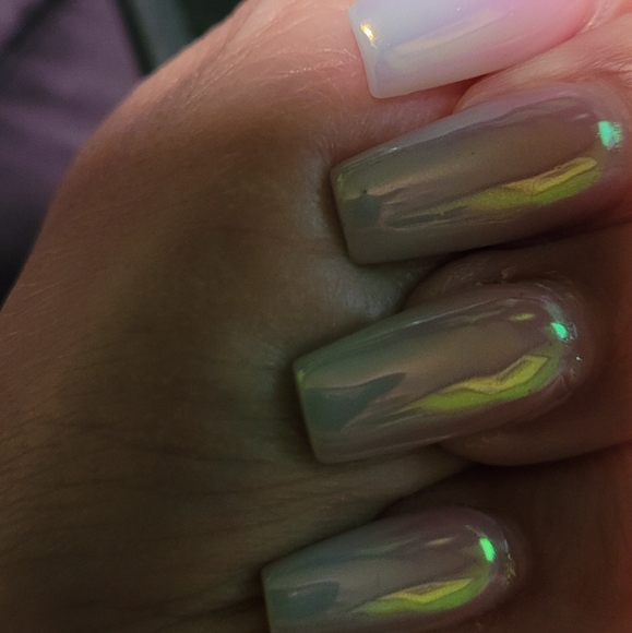 Chrome nail polish - Picture 2 of 2